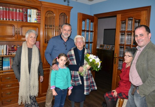 Cambre felicita os aniversarios 102  á súa veciña máis lonxeva